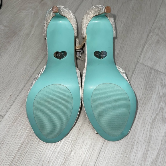 Betsey Johnson Blue bottom wedding heels - Picture 2 of 3